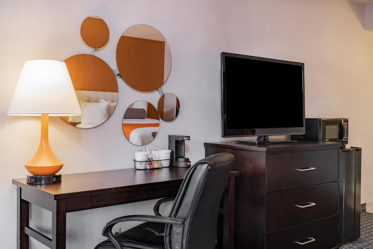Howard Johnson By Wyndham Hotel
