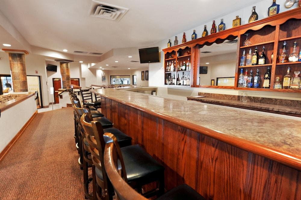 Howard Johnson By Wyndham Hotel